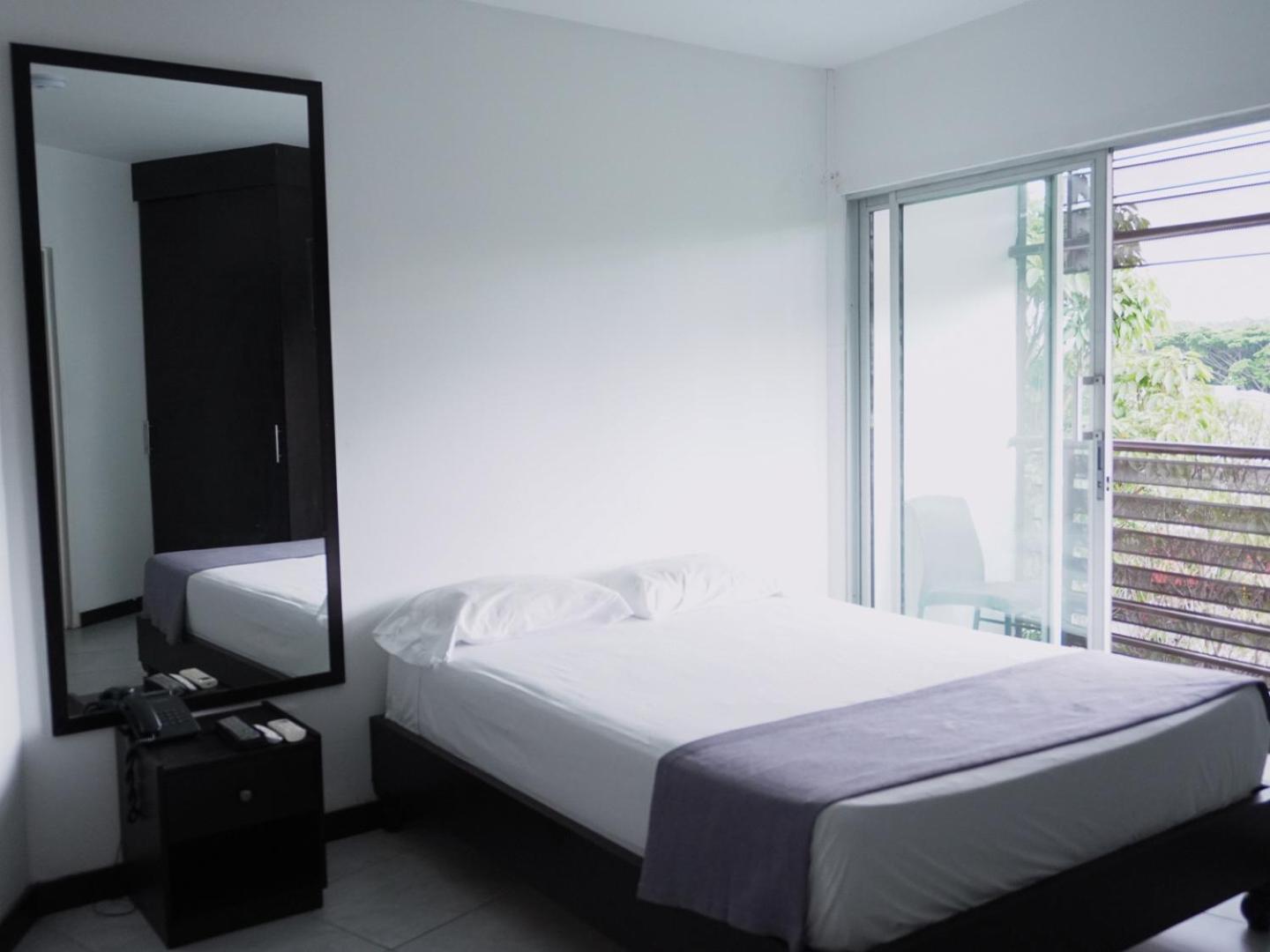 Ayenda 1406 Depeapan Hotel Cali Bagian luar foto