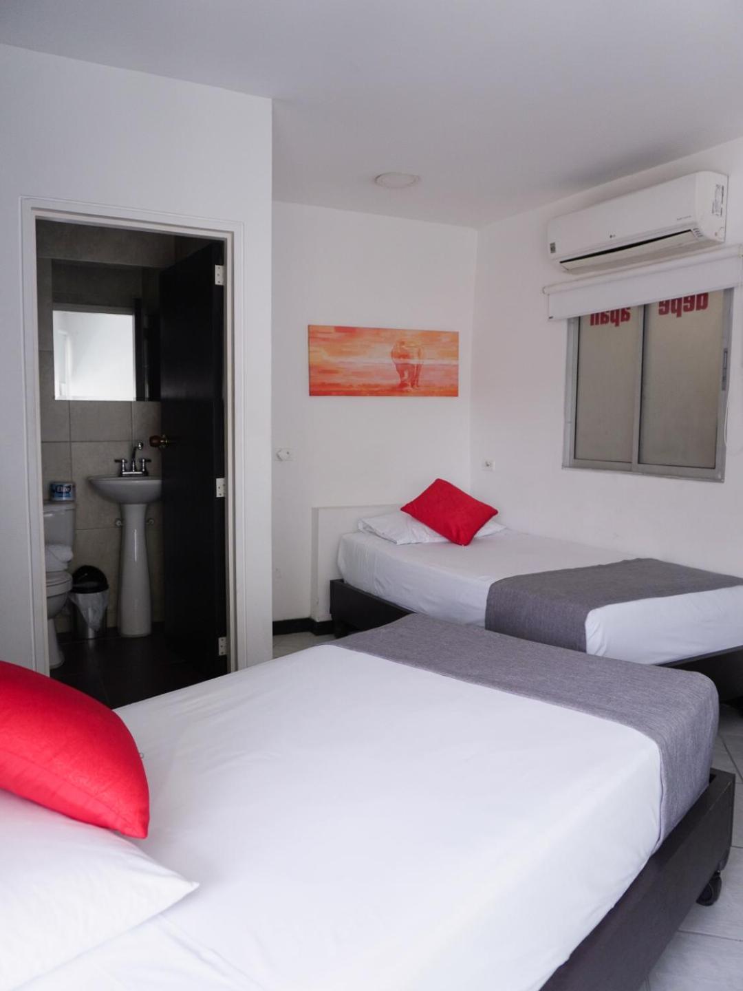Ayenda 1406 Depeapan Hotel Cali Bagian luar foto